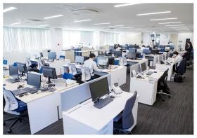 ３階オフィスです。部門を越えて交流を図っています！