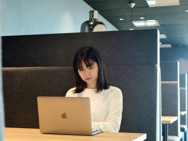 案件ごとにミーティングを行い、各自の意見を交換し合います。