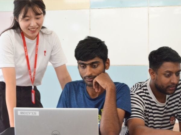 母国では得られない学びや就業機会を求めて海を渡る。学生達はみな真剣です。その想いを成就させてあげたいと、当社スタッフも頑張っています。