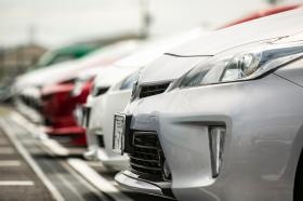 新旧、国内外問わず多種多様なクルマに囲まれた環境で働く喜び