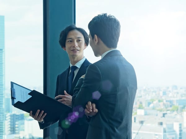 業界を問わずさまざまな経歴を持つメンバーが集まっています。未経験の方はイチから育てる文化が根付いているので安心してご入社ください！