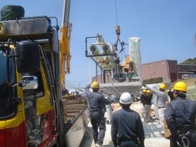 設計製作～補修メンテまで、ＲＯ膜式淡水化装置の搬入