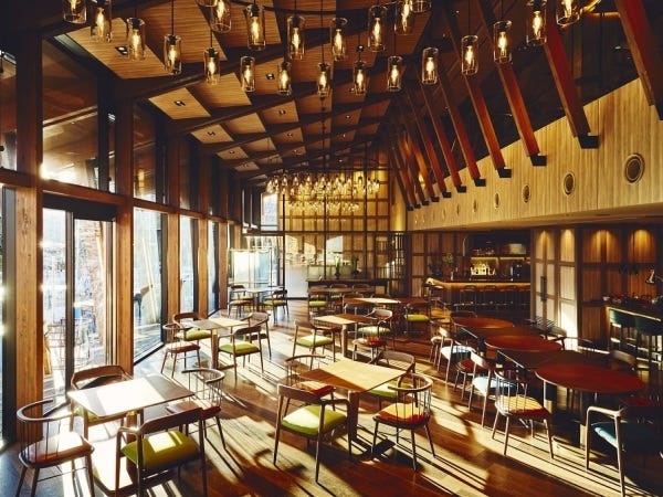 オールデイダイニング「KAGARIBI」。スタイリッシュな空間で四季折々の軽井沢を心から楽しんでいただける「薪火イタリアン」。