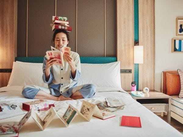 別荘体験をコンセプトにした、全155室の暖かみがありスタイリッシュな客室。