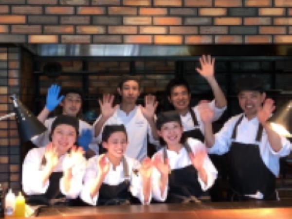 従業員数100名程の小規模なホテルで、チームでの交流が活発、意見交換がしやすい環境です。皆さんひとりひとりの個性を輝かせる職場をです。