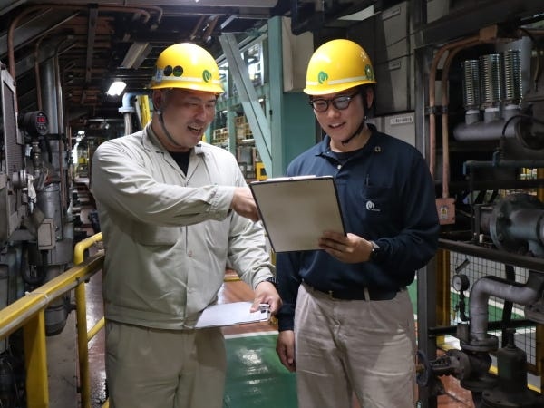 納期通りに製品を供給できるよう、生産計画を立て、進捗を確認します