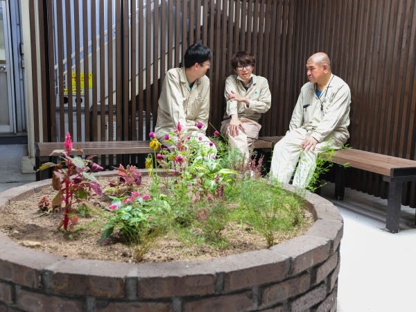 仕事の合間の雑談が多様なアイデアを生みます
