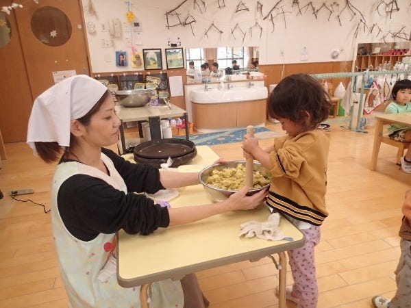食への興味がひろがるように食育活動に力をいれています。