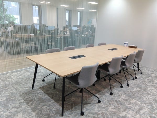 ミーティングルームも広々！