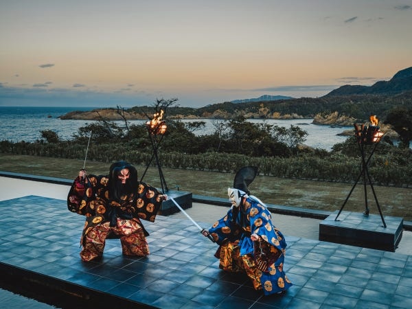 出雲大社に近い地であることを活かし、出雲神話にまつわる文化体験や温泉を満喫できる温泉旅館です。