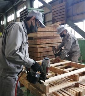 パレット打立て作業