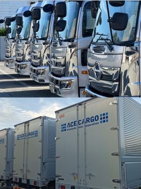 ４ｔトラック４２台 １０ｔトラック６台あります。