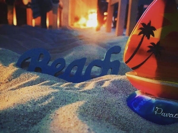 ドレスコードは「裸足」…新しいコンセプトのBAR★