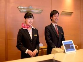 フロントスタッフ