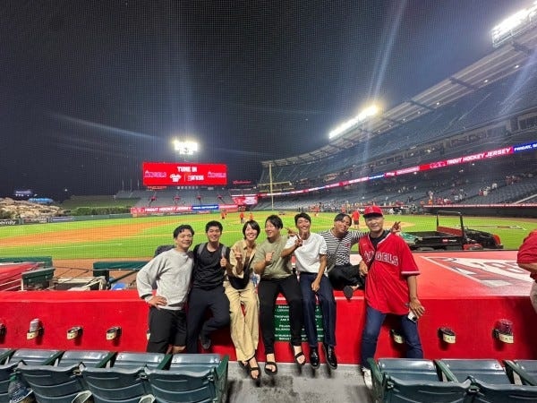 成長支援の為に海外研修制度を設けています。