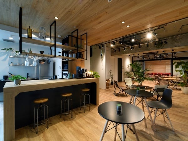 2024年9月に増床したオフィスはフリーアドレスを導入。広々と快適な空間で仕事が出来ます。