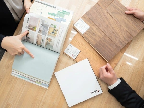 現場情報などは事前に専用アプリにて確認可能！事前の準備や情報共有が徹底できるので、安心して働けます！