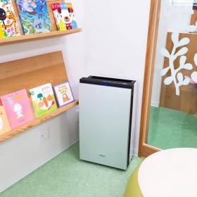 クリニック待合室