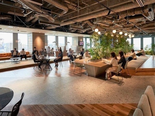 緑にあふれたリフレッシュルームは、執務室とは異なる雰囲気で寛げます♪