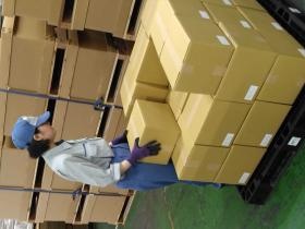 パレタイズ作業 女性作業員も活躍しています！