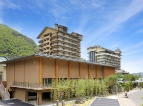 ホテル華の湯（外観）