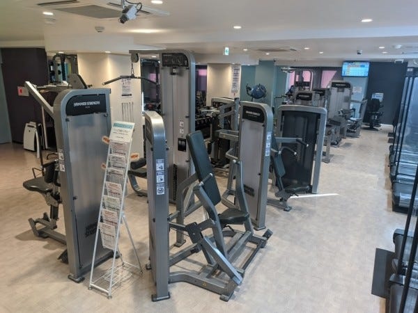 フロントスタッフ・サービススタッフ（経験不問・未経験者も大歓迎）