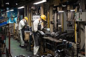 溶接（完成品の修正作業）