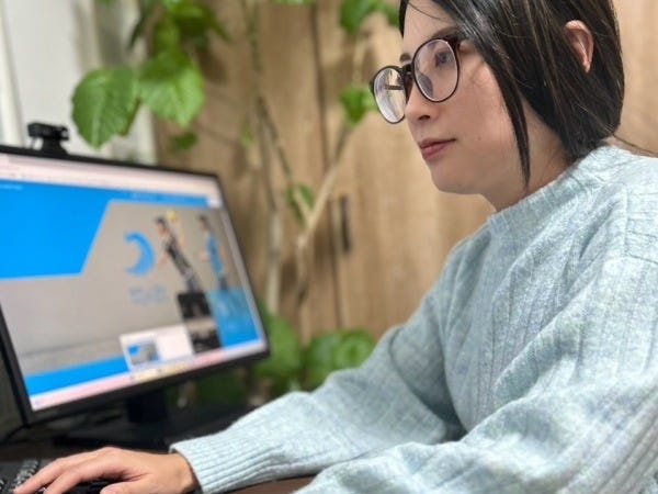 通勤時間ゼロのリモート勤務。子育て中の方も活躍されています。