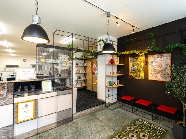 オシャレなオフィスでの出勤もあなたのライフスタイルに合わせて柔軟に対応します。