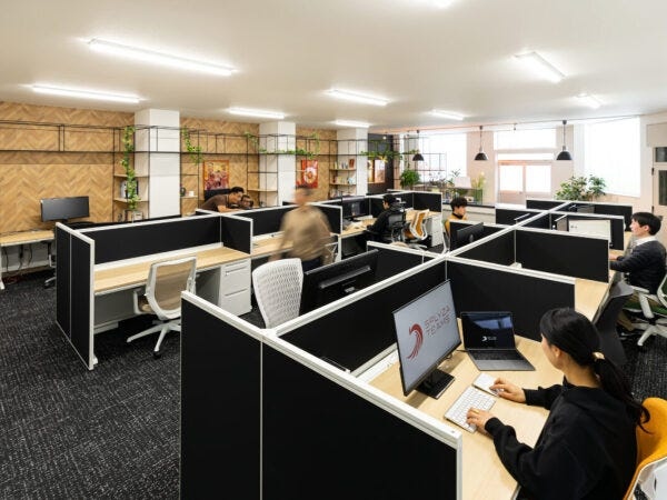 オシャレで快適なオフィス空間です。約2年前に元倉庫を完全リノベーションしました。