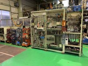 工場内 工具がどこにいくつあるか一目でわかるように整理整頓