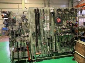 工場内 工具がどこにいくつあるか一目でわかるように整理整頓