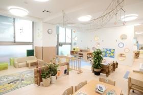 ラフ・クルー大泉保育園 保育室（２歳児室）