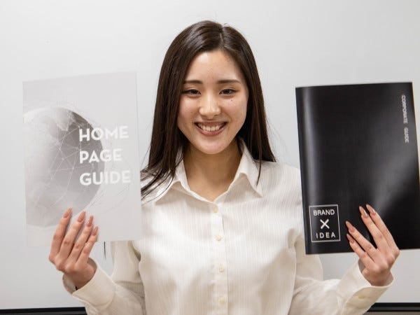 パンフレットも自社制作かっこいい！