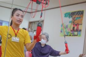 介護スタッフの運動風景