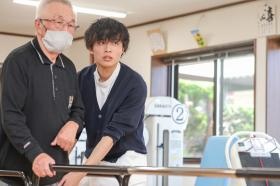 療法士の個別リハビリの風景