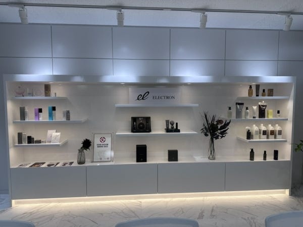 インハウスデザイナー・化粧品ブランド”ELECTRON”のインハウスデザイナー（figmaを使用した制作スキル・映像編集スキル）