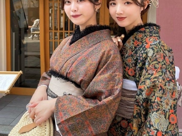 今人気のレースやアンティーク着物も触れる機会があります♪