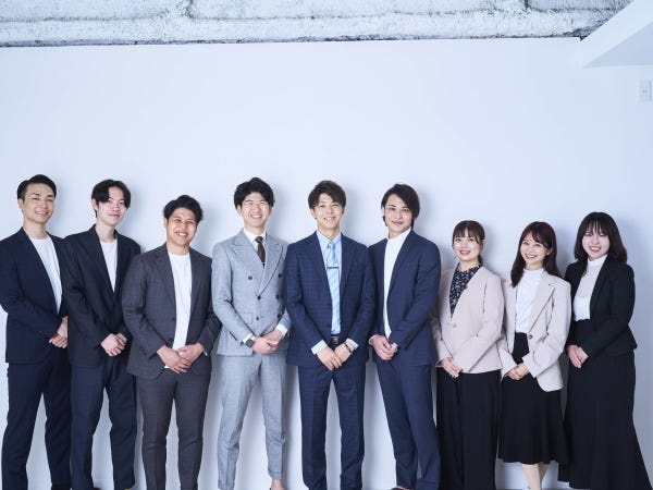 社員の平均年齢は28歳で、男女比は7：3ほど。フレッシュなメンバーが多く、みんな未経験から活躍しています！