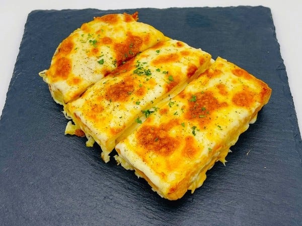 ボリュームも！たっぷりチーズのクロックムッシュ☆（※メニューは随時変更する場合があります）