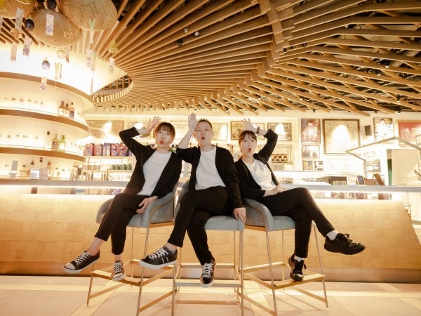 部署の垣根なく、休みの日に遊びに行ったり、オンラインゲームで白熱したり。