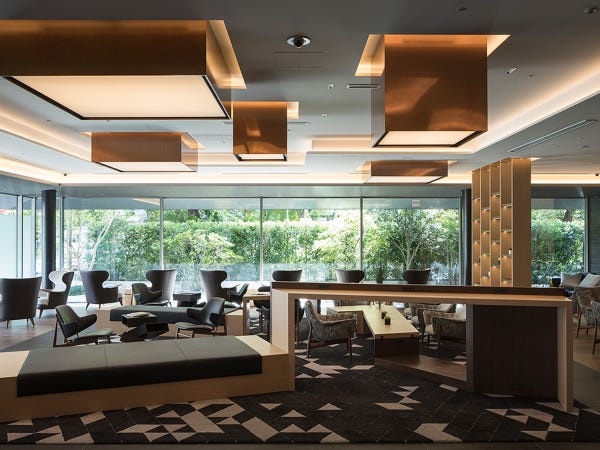 ゆったり過ごせるとお客様にも好評のロビー。