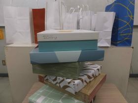 入試後にはお礼のお菓子の山ができます