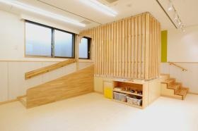 ラフ・クルー烏山保育園 幼児室 大型遊具