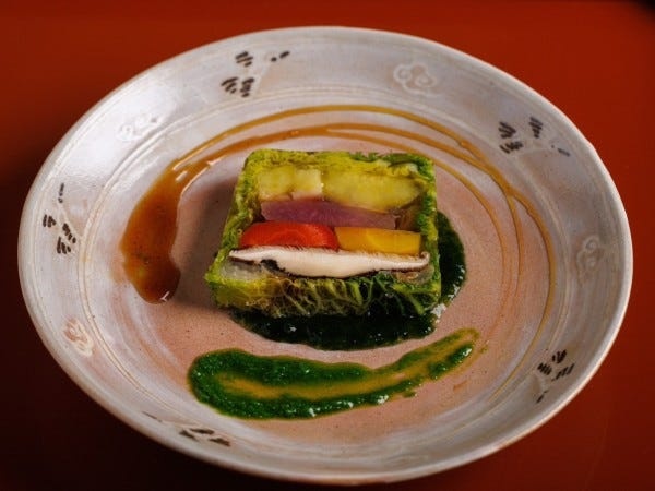 ホールスタッフ・日本料理店の接客（交通費支給あり・未経験OK）