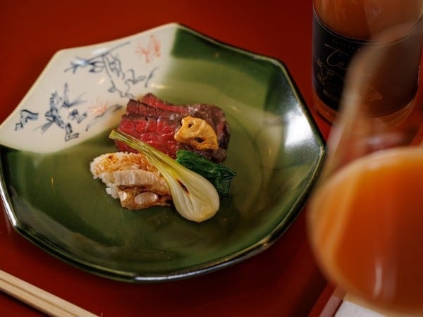 ホールスタッフ・日本料理店の接客（交通費支給あり・未経験OK）