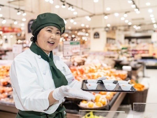 ▼制服はベレー・タイ・エプロンを貸与♪　接客スキルが身につくお仕事です◎