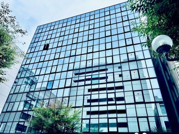 オフィスは駅近の為、通勤も快適。基本的に残業はないので、プライベートの時間も大切にして働くことができます。