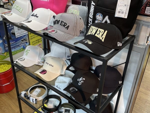 ゴルフ用品はもちろん、小物類も品揃え豊富。常連のお客様も多く、「〇〇さんいる～？」と自分を頼りに来店してくださることも多い仕事です。