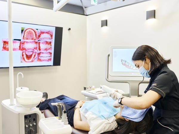 歯科衛生士も現在２名勤務しています。とても勉強熱心で頼れるスタッフが当院にはたくさんいます。